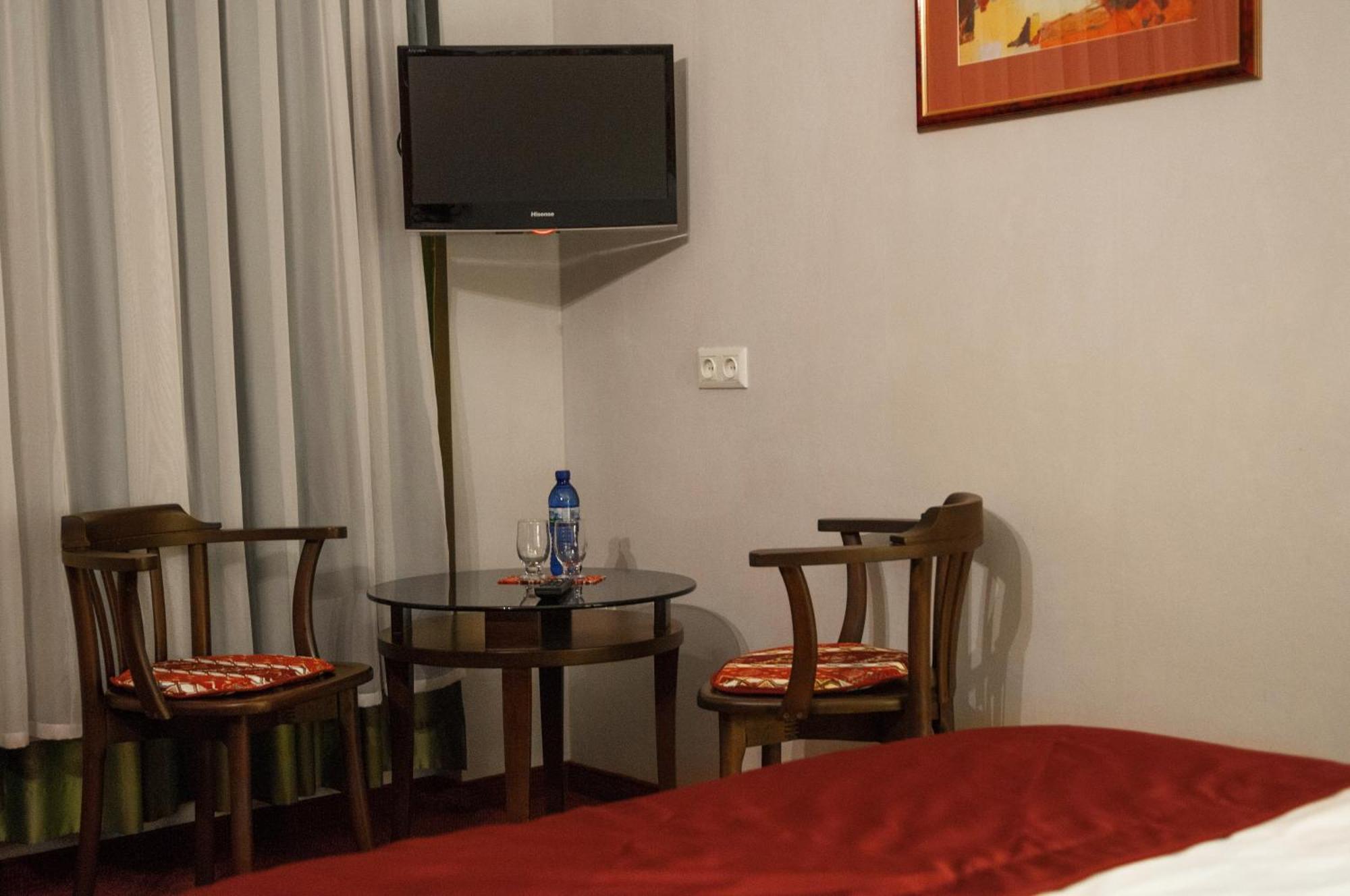 Prestige Palace - Esquisse Hotel Tbiliszi Szoba fotó
