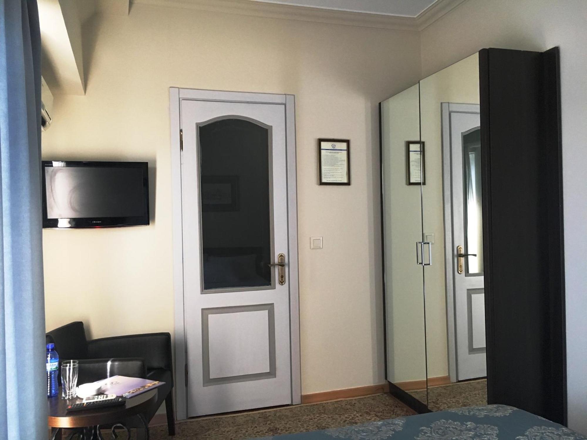 Prestige Palace - Esquisse Hotel Tbiliszi Szoba fotó
