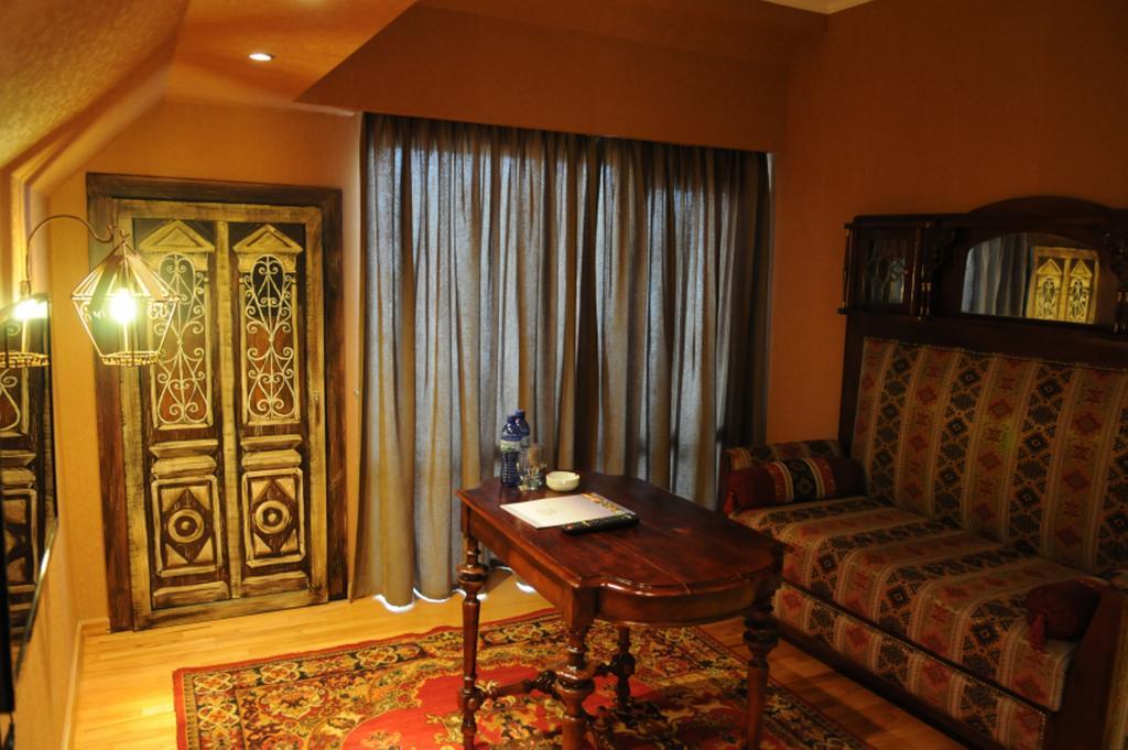 Prestige Palace - Esquisse Hotel Tbiliszi Kültér fotó